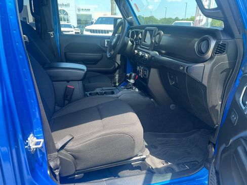 Used 2023 Jeep Gladiator Sport AWD/4WD image 14