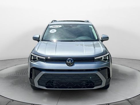 Used 2025 Volkswagen Taos SE w/ Panoramic Sunroof Package AWD/4WD image 2