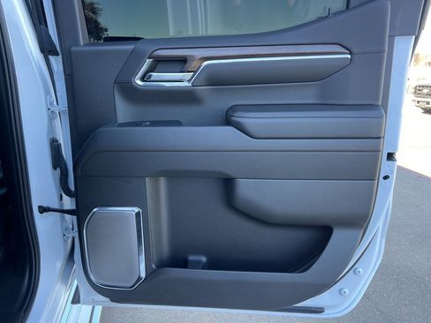 Used 2024 Chevrolet Silverado 1500 High Country w/ Technology Package image 13