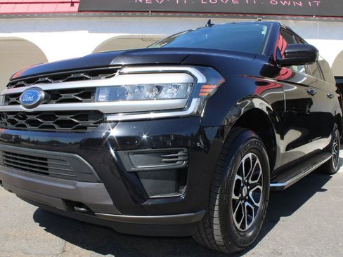 Used 2023 Ford Expedition Max XLT image 4