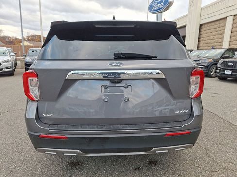 Used 2022 Ford Explorer XLT w/ Equipment Group 202A image 5