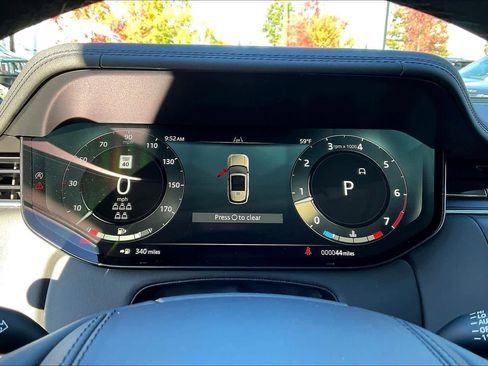 New 2025 Land Rover Range Rover Long Wheelbase SE image 19