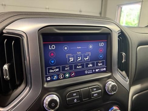 Used 2022 GMC Sierra 1500 SLT w/ SLT Premium Package AWD/4WD image 18