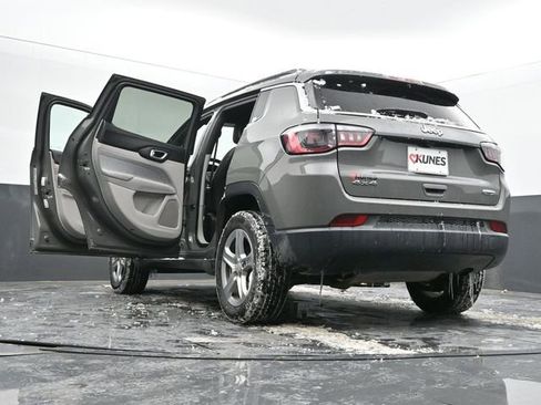 Used 2024 Jeep Compass Latitude image 69