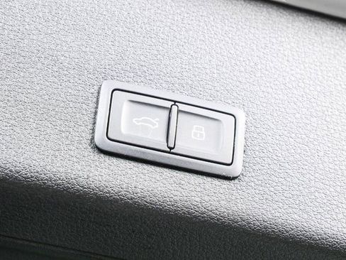 Certified 2022 Audi e-tron Premium image 29