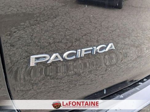 Certified 2024 Chrysler Pacifica Touring-L image 10
