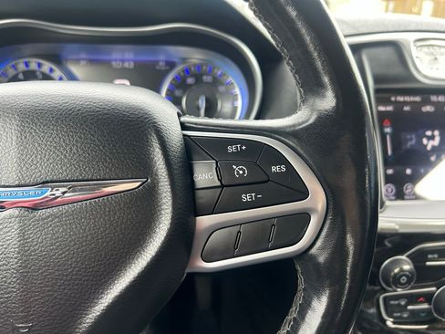 Used 2017 Chrysler 300 C image 17