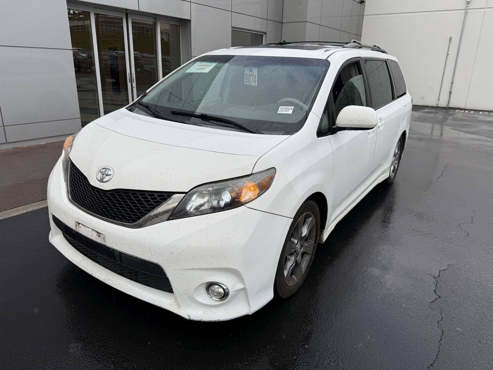 Used 2011 Toyota Sienna SE w/ Preferred Pkg FWD image 1