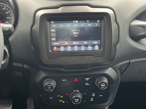 Used 2021 Jeep Renegade Latitude image 25