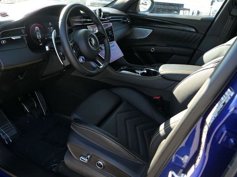 Used 2024 Maserati Grecale Trofeo AWD/4WD image 11