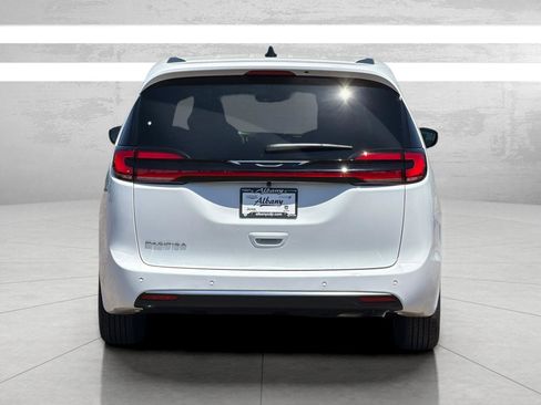 New 2027 Chrysler Pacifica Select FWD image 6