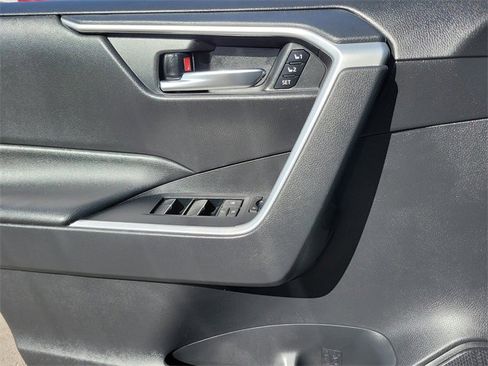 Used 2019 Toyota RAV4 XLE Premium image 20