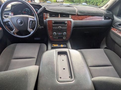 Used 2011 Chevrolet Suburban LS image 12