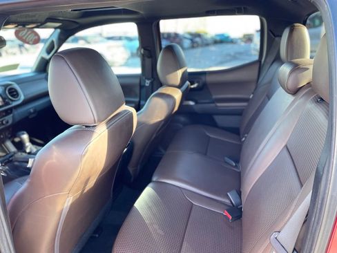 Used 2016 Toyota Tacoma Limited image 9