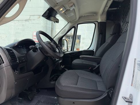 Used 2025 RAM ProMaster 2500 w/ U-Haul Equipment Group FWD image 10