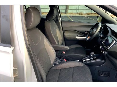 Used 2020 Nissan Kicks SV image 8