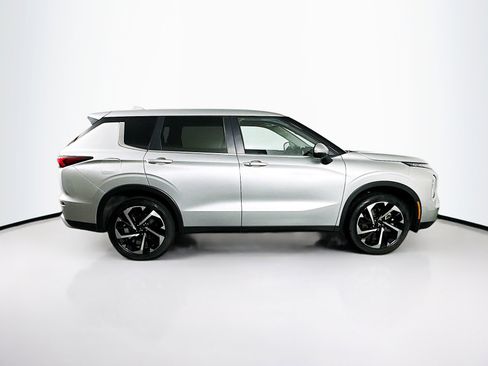 Used 2024 Mitsubishi Outlander SE image 10