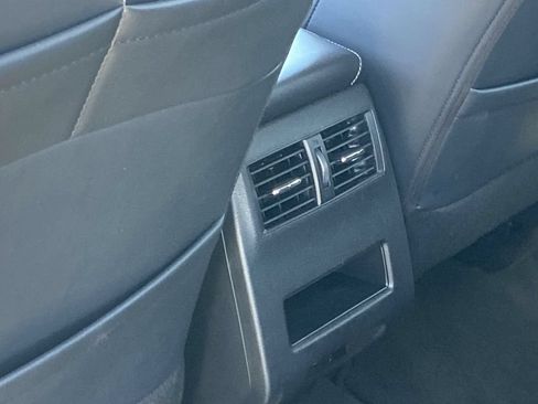 Used 2025 Mitsubishi Outlander SE AWD/4WD image 17