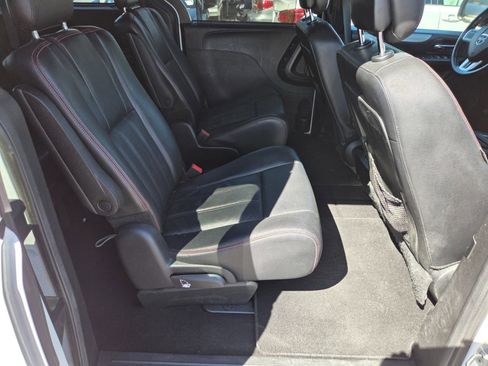 Used 2018 Dodge Grand Caravan GT image 12