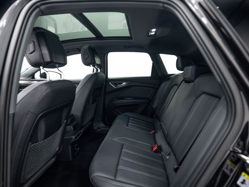 Certified 2024 Audi Q4 e-tron Premium w/ Convenience Package AWD/4WD image 18