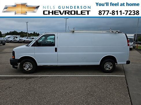Used 2017 Chevrolet Express 3500 Extended image 3