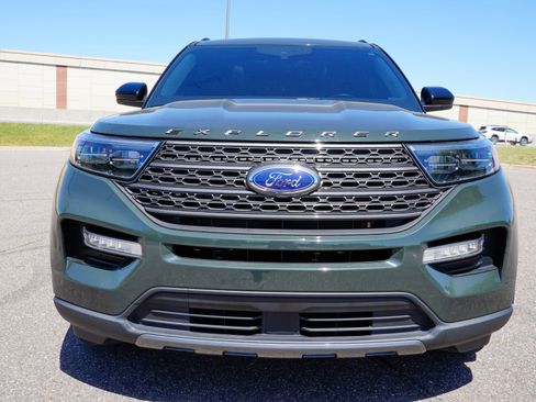 Used 2023 Ford Explorer XLT w/ Equipment Group 202A AWD/4WD image 9