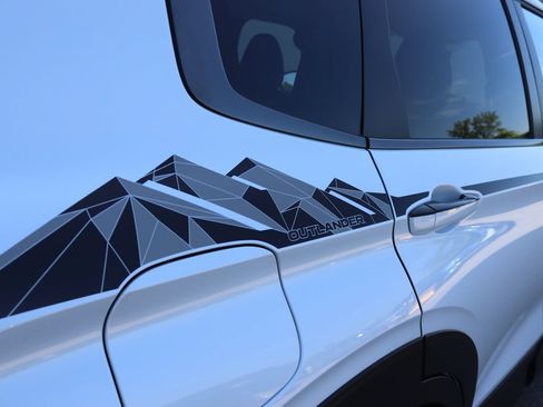 New 2026 Mitsubishi Outlander AWD image 18