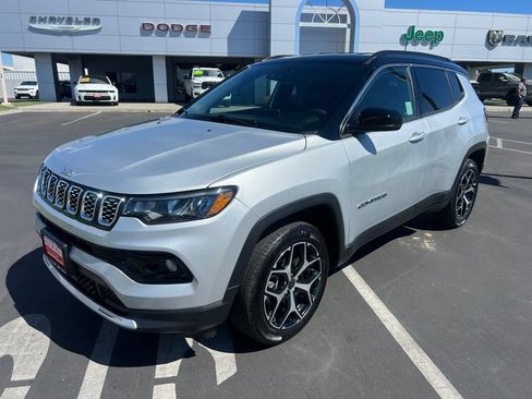 Used 2025 Jeep Compass Limited AWD/4WD image 4