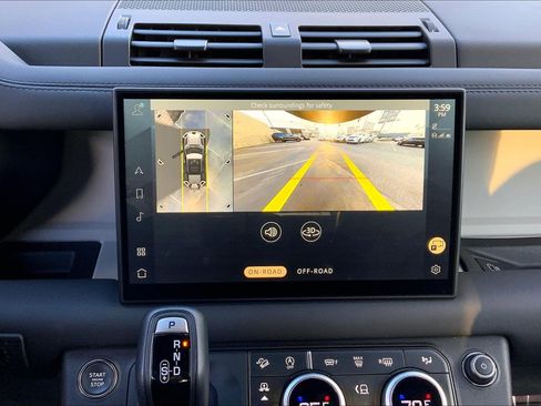 Used 2024 Land Rover Defender 110 SE image 28