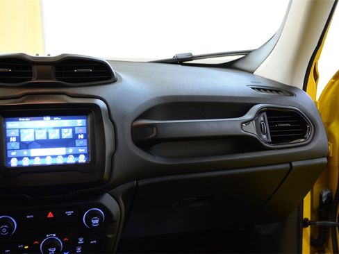 Used 2018 Jeep Renegade Altitude image 16