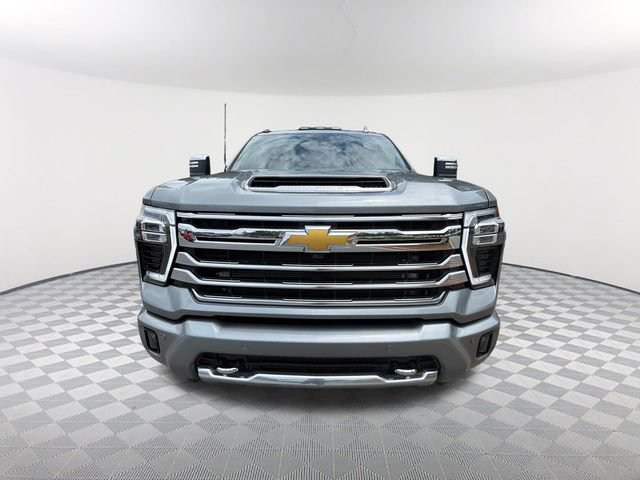 Used 2024 Chevrolet Silverado 3500 High Country w/ High Country Premium Package AWD/4WD image 2
