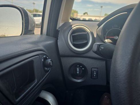 Used 2013 Ford Fiesta SE image 20
