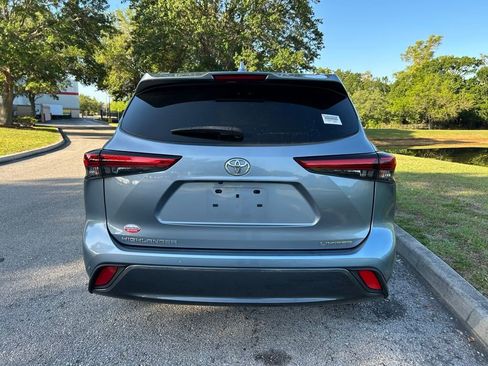 Used 2023 Toyota Highlander Limited image 4