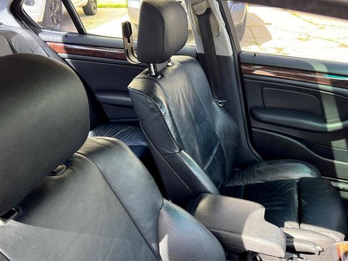 Used 2001 BMW 330i Sedan image 8