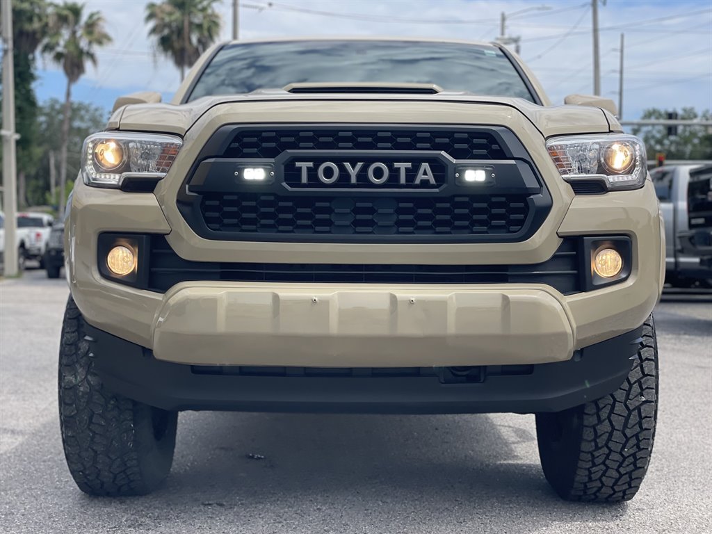 Used 2017 Toyota Tacoma TRD Sport w/ Tow Package RWD image 6