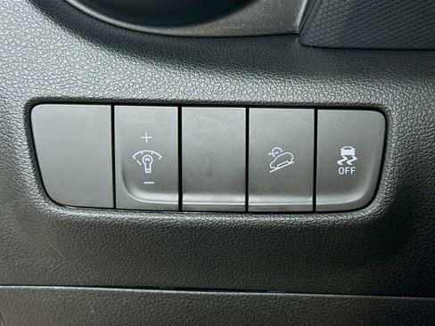 Used 2023 Hyundai Kona SE image 9