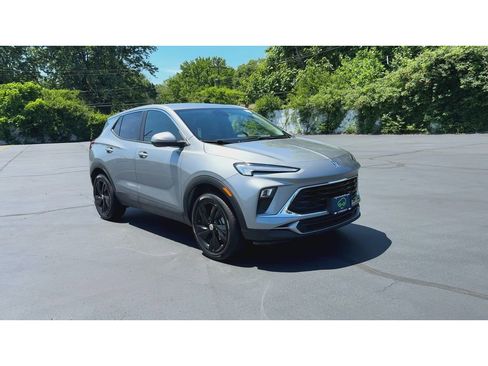 Used 2025 Buick Encore GX Preferred AWD/4WD image 2