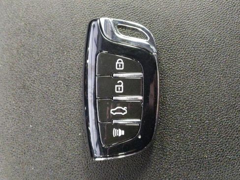 Used 2020 Chevrolet Equinox LT image 32