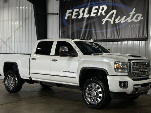 Used 2018 GMC Sierra 2500 Denali w/ Duramax Plus Package AWD/4WD image 14