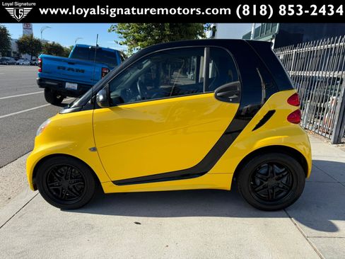 Used 2013 smart fortwo passion RWD image 4