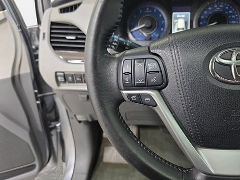 Used 2015 Toyota Sienna XLE w/ XLE Navigation Package AWD/4WD image 17