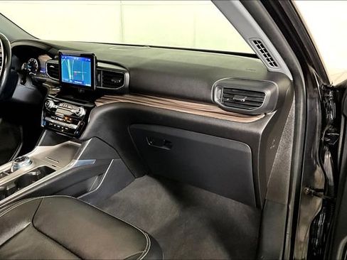 Used 2022 Ford Explorer Limited w/ Equipment Group 301A image 16