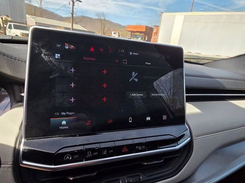 Used 2025 Jeep Compass Limited image 9