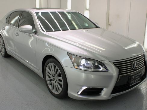 Used 2016 Lexus LS 460 image 11