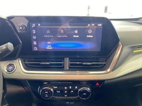 Used 2025 Chevrolet Trax LT FWD image 42