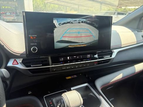 Used 2025 Toyota Sienna XSE FWD image 11