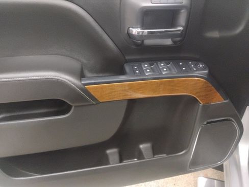 Used 2018 Chevrolet Silverado 1500 LTZ image 16