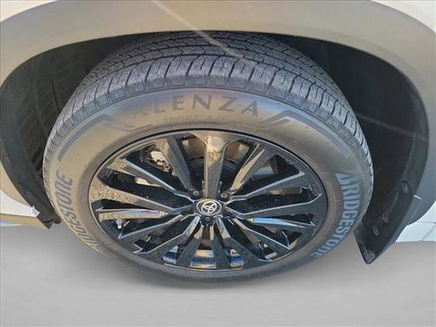 Used 2024 Toyota Highlander XSE image 9