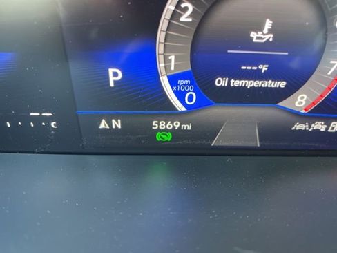 Certified 2025 Volkswagen Taos SE image 13