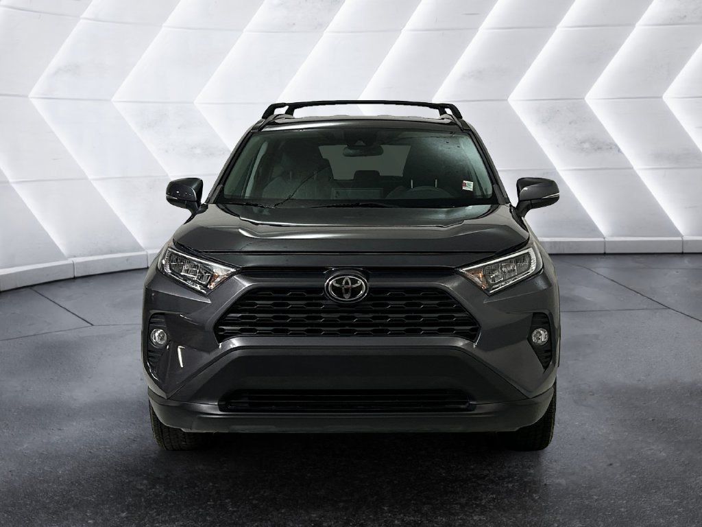 Used 2020 Toyota RAV4 XLE FWD image 2